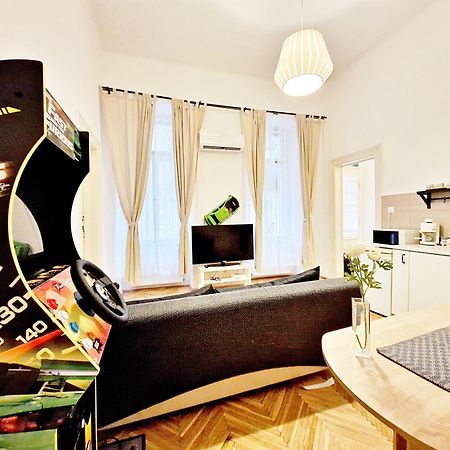 Free Parking Sega Rally Apartment Будапеща Екстериор снимка