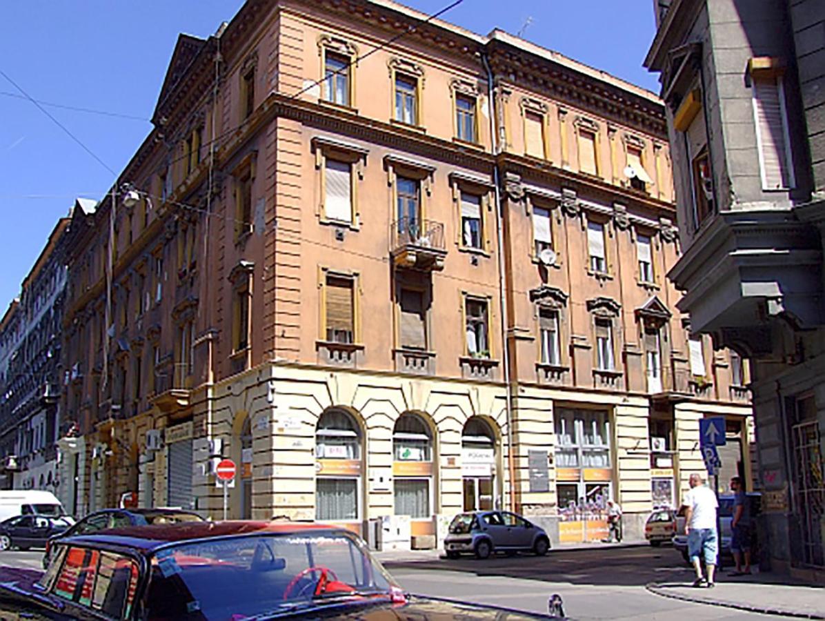 Free Parking Sega Rally Apartment Будапеща Екстериор снимка