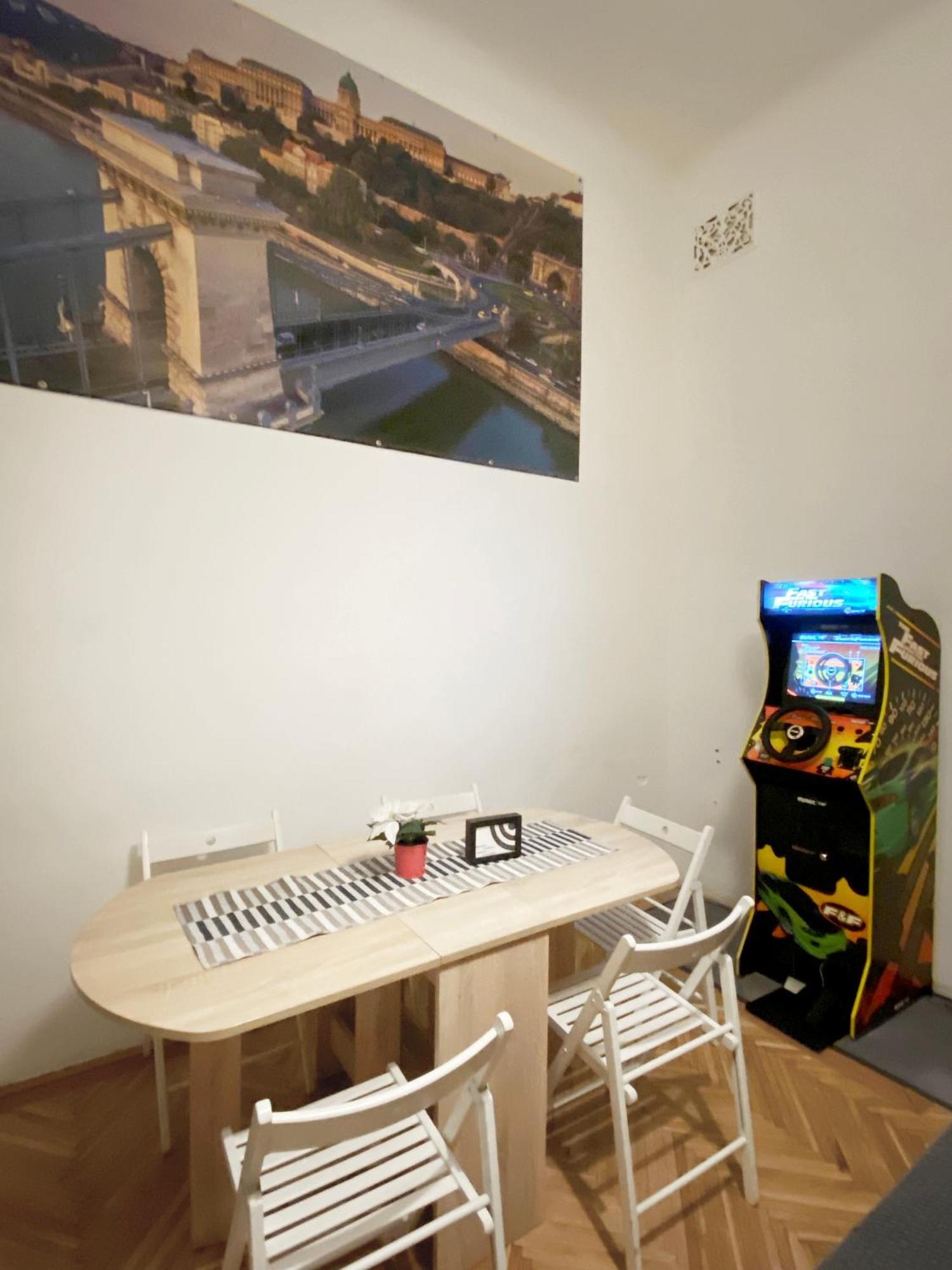 Free Parking Sega Rally Apartment Будапеща Екстериор снимка