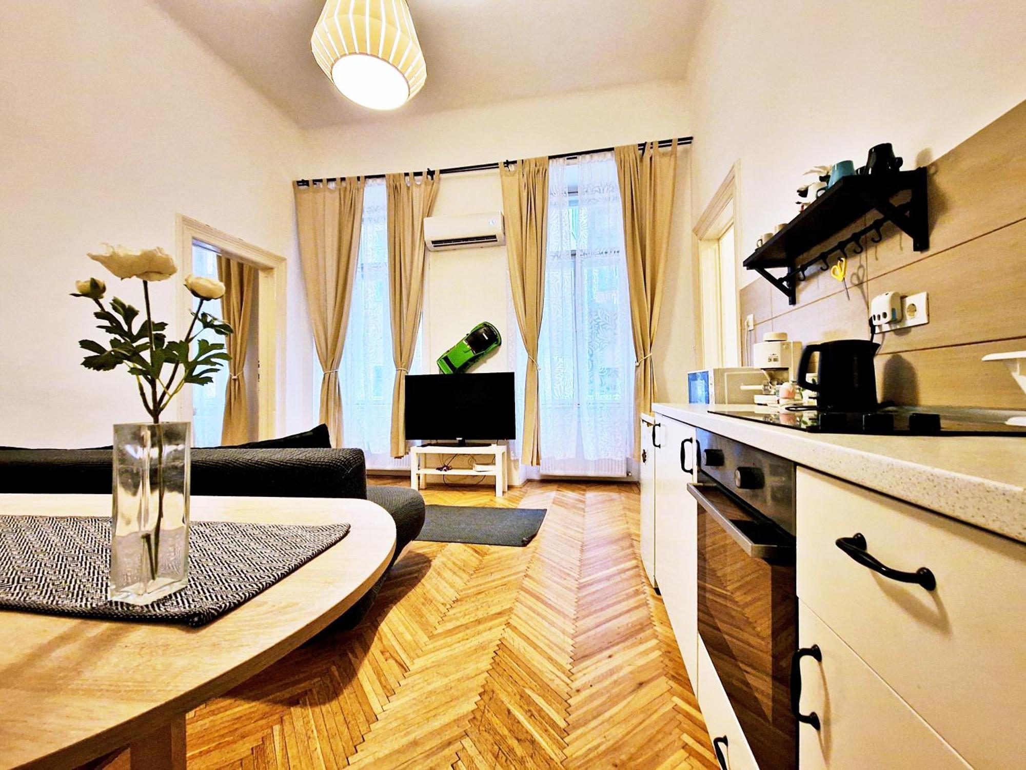 Free Parking Sega Rally Apartment Будапеща Екстериор снимка